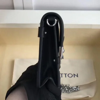 Сумка Louis Vuitton Trunk Chain Wallet M67507 Epi Leather "Black" фото № 5