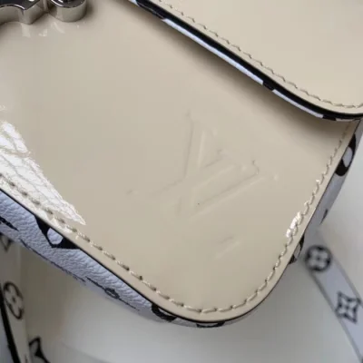 Сумка Louis Vuitton Cherrywood BB M53632 Patent Leather Creme "Beige" фото № 7