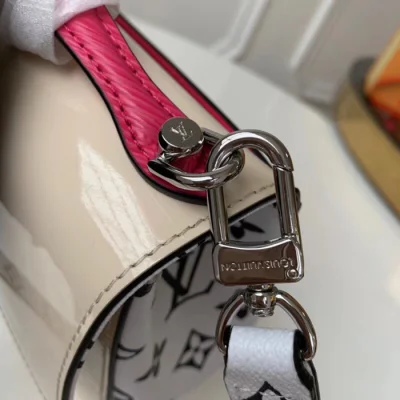 Сумка Louis Vuitton Cherrywood BB M53632 Patent Leather Creme "Beige" фото № 8