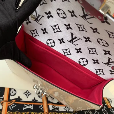 Сумка Louis Vuitton Cherrywood BB M53632 Patent Leather Creme "Beige" фото № 10