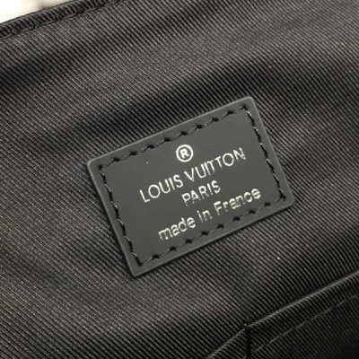 Сумка Louis Vuitton District MM Messenger Bag 32cm Monogram Eclipse Canvas Fall Winter 2018 Collection M44001 Infini "Black" фото № 7 Сумка Louis Vuitton District MM Messenger Bag 32cm Monogram Eclipse Canvas Fall Winter 2018 Collection M44001 Infini "Black" фото № 7