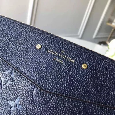 Клатч Louis Vuitton Monogram Empreinte Daily Pouch Clutch Bag Dark Blue 2018 "Navy Blue" фото № 6 Клатч Louis Vuitton Monogram Empreinte Daily Pouch Clutch Bag Dark Blue 2018 "Navy Blue" фото № 6