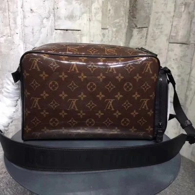 Сумка Louis Vuitton Monogram Glaze Canvas Camera Bag 2018 "Brown" фото № 3 Сумка Louis Vuitton Monogram Glaze Canvas Camera Bag 2018 "Brown" фото № 3