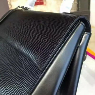 Сумка Louis Vuitton M41302 Cluny MM Tote Bag Epi Leather "Black" фото № 7 Сумка Louis Vuitton M41302 Cluny MM Tote Bag Epi Leather "Black" фото № 7