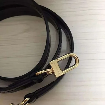 Сумка Louis Vuitton M50784 Brea MM Tote Bag Monogram Vernis "Black" фото № 10