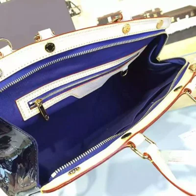 Сумка Louis Vuitton M90054 Brea MM Tote Bag Monogram Vernis "Navy Blue" фото № 9