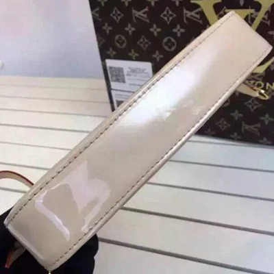 Сумка Louis Vuitton M90196 Pochette Accessoires Monogram Vernis "Beige" фото № 6 Сумка Louis Vuitton M90196 Pochette Accessoires Monogram Vernis "Beige" фото № 6