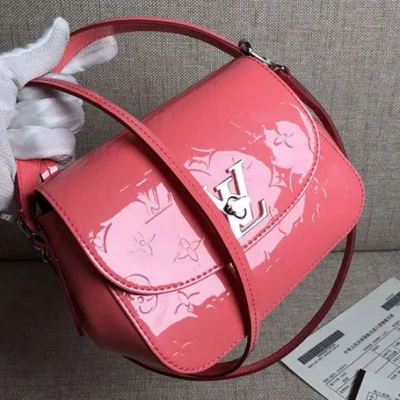 Сумка Louis Vuitton M90949 Pasadena Crossbody Bag Monogram Vernis "Pink" фото № 4 Сумка Louis Vuitton M90949 Pasadena Crossbody Bag Monogram Vernis "Pink" фото № 4