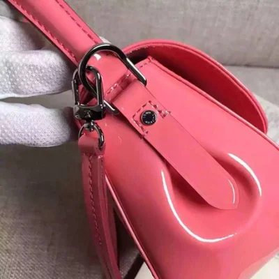 Сумка Louis Vuitton M90949 Pasadena Crossbody Bag Monogram Vernis "Pink" фото № 6 Сумка Louis Vuitton M90949 Pasadena Crossbody Bag Monogram Vernis "Pink" фото № 6