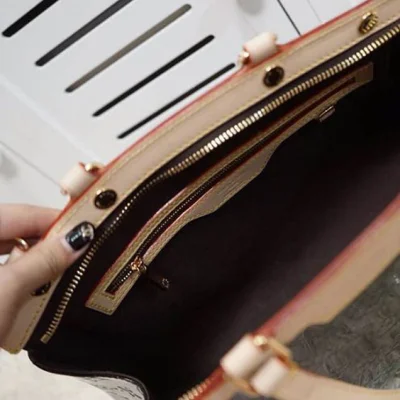 Сумка Louis Vuitton M91619 Brea MM Tote Bag Monogram Vernis "Chocolate" фото № 9