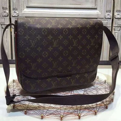 Сумка Louis Vuitton M97038 Messenger MM Beaubourg Messenger Bag Monogram Canvas "Brown" фото № 3 Сумка Louis Vuitton M97038 Messenger MM Beaubourg Messenger Bag Monogram Canvas "Brown" фото № 3
