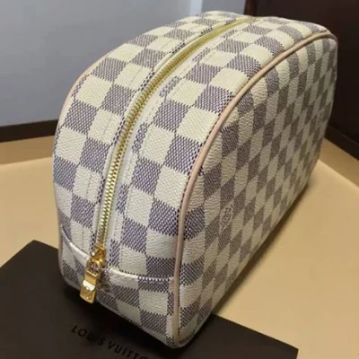 Косметичка Louis Vuitton N41420 Toiletry Bag 25 Damier Azur Canvas "White" фото № 3