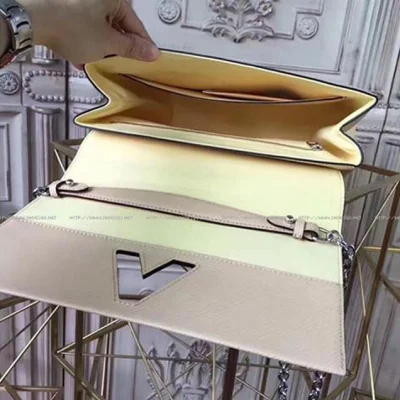 Сумка Louis Vuitton Twist GM M51613 Epi Leather "Beige" фото № 10