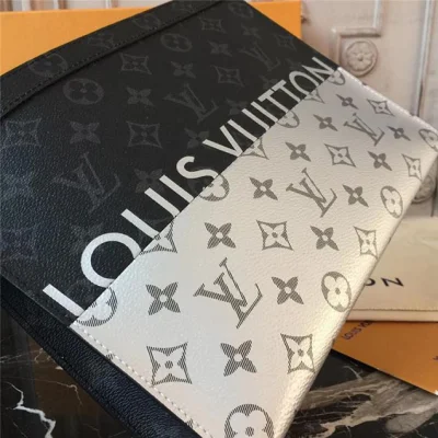 Клатч Louis Vuitton Monogram Eclipse Canvas Pochette Voyage MM M63039 "Black" фото № 6