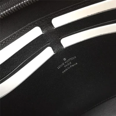 Клатч Louis Vuitton Monogram Eclipse Canvas Pochette Voyage MM M63039 "Black" фото № 10