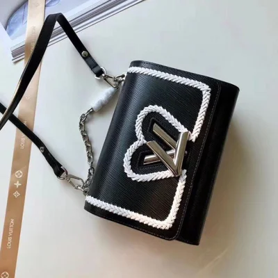 Сумка Louis Vuitton Epi Leather Twist MM M54286 "Black" фото № 3