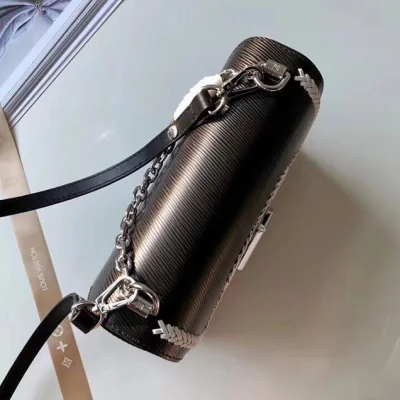Сумка Louis Vuitton Epi Leather Twist MM M54286 "Black" фото № 7