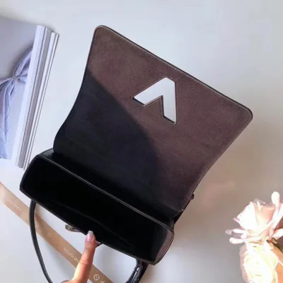 Сумка Louis Vuitton Epi Leather Twist MM M54286 "Black" фото № 9