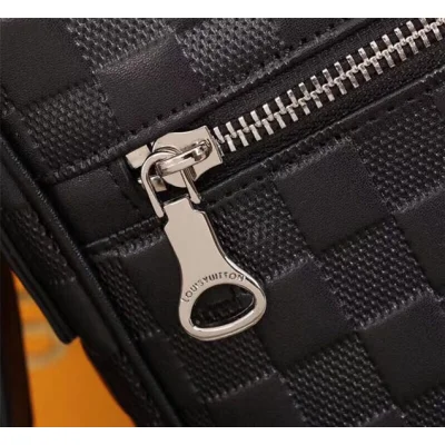 Сумка Louis Vuitton Damier Infini Leather District MM N41038 Onyx "Black" фото № 6