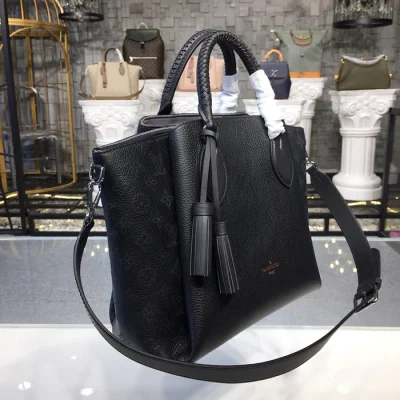 Сумка Louis Vuitton M55029 Haumea Mahina Leather "Black" фото № 3 Сумка Louis Vuitton M55029 Haumea Mahina Leather "Black" фото № 3