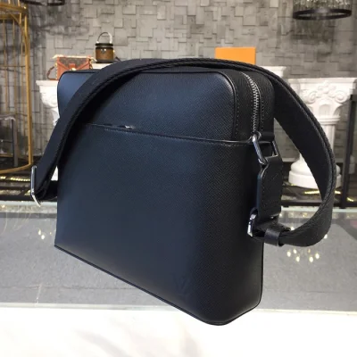 Сумка Louis Vuitton Anton Messenger PM M33427 Taiga Leather "Black" фото № 3