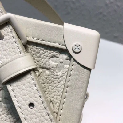 Сумка Louis Vuitton Soft Trunk M53287 Monogram Empreinte Leather "White" фото № 8