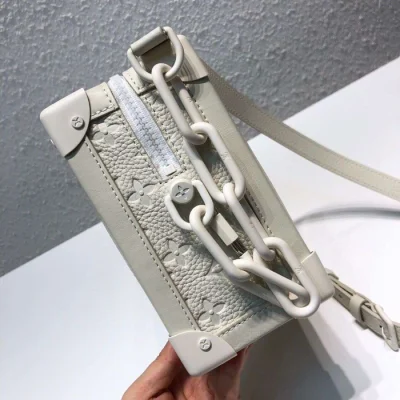 Сумка Louis Vuitton Soft Trunk M53287 Monogram Empreinte Leather "White" фото № 4