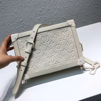 Сумка Louis Vuitton Soft Trunk M53287 Monogram Empreinte Leather "White" фото № 2