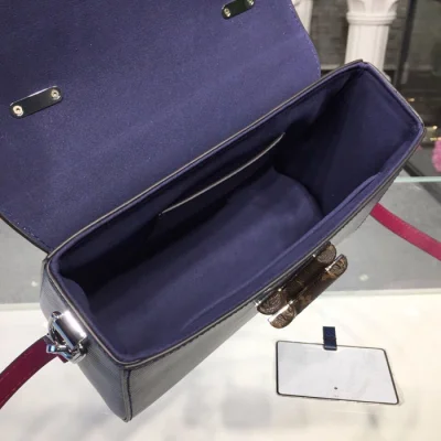 Сумка Louis Vuitton Twist MM M52514 Epi Leather Rose Ballerine Pink "Navy Blue" фото № 9