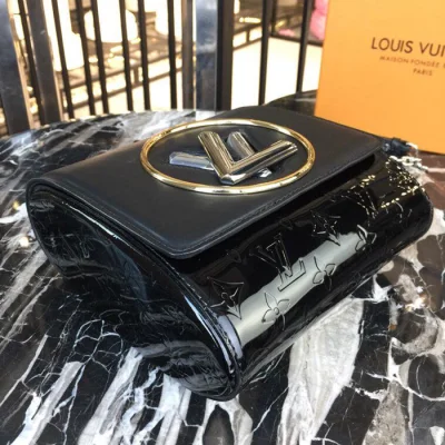 Сумка Louis Vuitton Pochette Twist M90366 Monogram Vernis "Black" фото № 7