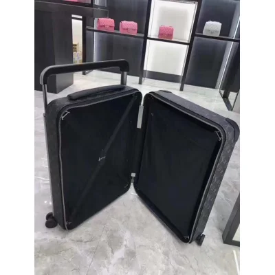 Чемодан Louis Vuitton Horizon 55 Rolling Luggage M23002 Monogram Eclipse Canvas "Black" фото № 10 Чемодан Louis Vuitton Horizon 55 Rolling Luggage M23002 Monogram Eclipse Canvas "Black" фото № 10