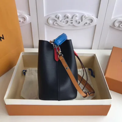 Сумка Louis Vuitton NeoNoe BB M52853 Epi Leather "Black" фото № 5