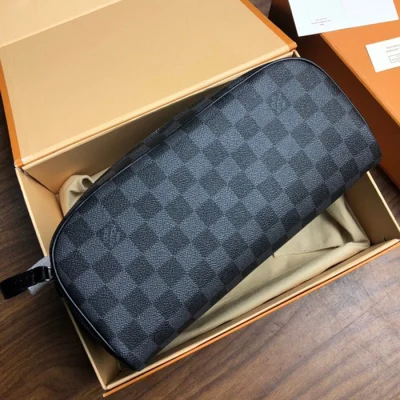 Косметичка Louis Vuitton King Size Toiletry Bag N47526 Damier Graphite Canvas "Graphite" фото № 4