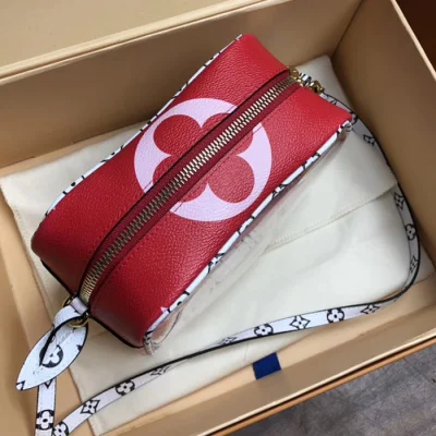 Сумка Louis Vuitton Beach Pouch M67601 Monogram Coated Canvas Pink "Red" фото № 3