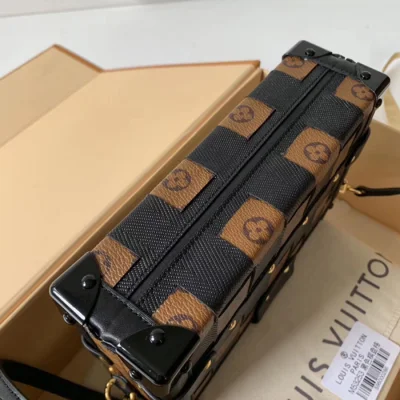 Сумка Louis Vuitton Petite Malle M53253 Monogram Canvas "Brown" фото № 7 Сумка Louis Vuitton Petite Malle M53253 Monogram Canvas "Brown" фото № 7