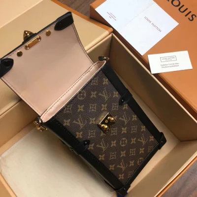 Сумка Louis Vuitton Pochette Trunk Verticale M63913 Monogram Canvas "Brown" фото № 8 Сумка Louis Vuitton Pochette Trunk Verticale M63913 Monogram Canvas "Brown" фото № 8