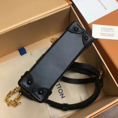 Сумка Louis Vuitton Pochette Trunk Verticale M63913 Monogram Canvas "Brown" фото № 5 Сумка Louis Vuitton Pochette Trunk Verticale M63913 Monogram Canvas "Brown" фото № 5