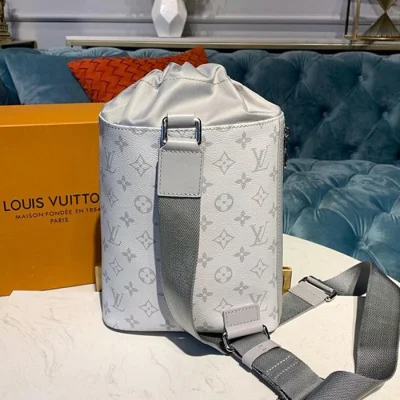Сумка Louis Vuitton Chalk Sling Bag M44629 Monogram Canvas "White" фото № 4