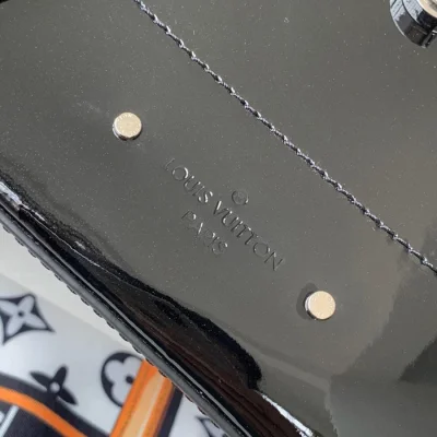 Рюкзак Louis Vuitton Hot Springs Backpack M53637 Patent Leather "Black" фото № 7 Рюкзак Louis Vuitton Hot Springs Backpack M53637 Patent Leather "Black" фото № 7