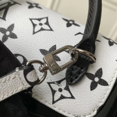 Рюкзак Louis Vuitton Hot Springs Backpack M53637 Patent Leather "Black" фото № 8 Рюкзак Louis Vuitton Hot Springs Backpack M53637 Patent Leather "Black" фото № 8