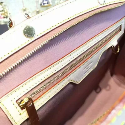 Сумка Louis Vuitton M91588 Brea MM Tote Bag Monogram Vernis "Beige" фото № 10 Сумка Louis Vuitton M91588 Brea MM Tote Bag Monogram Vernis "Beige" фото № 10