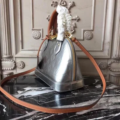 Сумка Louis Vuitton Alma BB M90484 Monogram Vernis фото № 3