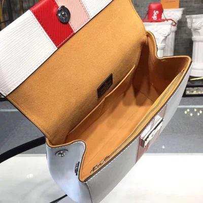 Сумка Louis Vuitton Epi Leather Cluny BB M51964 "White" фото № 9