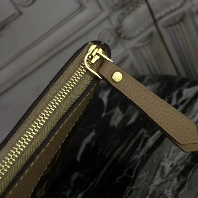 Клатч Louis Vuitton M64591 Daily Pouch Monogram Canvas Sesame "Brown" фото № 7