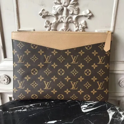 Клатч Louis Vuitton M64591 Daily Pouch Monogram Canvas Sesame "Brown" фото № 4