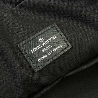 Портфель Louis Vuitton Porte-Documents Business M30643 Taiga Leather "Black" фото № 9 Портфель Louis Vuitton Porte-Documents Business M30643 Taiga Leather "Black" фото № 9