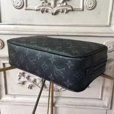 Косметичка Louis Vuitton Toilet Pouch GM M43383 Monogram Eclipse Canvas "Black" фото № 8 Косметичка Louis Vuitton Toilet Pouch GM M43383 Monogram Eclipse Canvas "Black" фото № 8