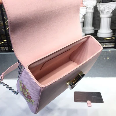 Сумка Louis Vuitton Twist MM M53561 Epi Leather Rose Ballerine "Pink" фото № 9