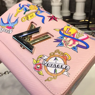 Сумка Louis Vuitton Twist MM M53561 Epi Leather Rose Ballerine "Pink" фото № 7