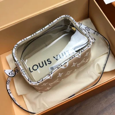 Сумка Louis Vuitton Beach Pouch M67610 Monogram Coated Canvas Khaki "Green" фото № 2 Сумка Louis Vuitton Beach Pouch M67610 Monogram Coated Canvas Khaki "Green" фото № 2